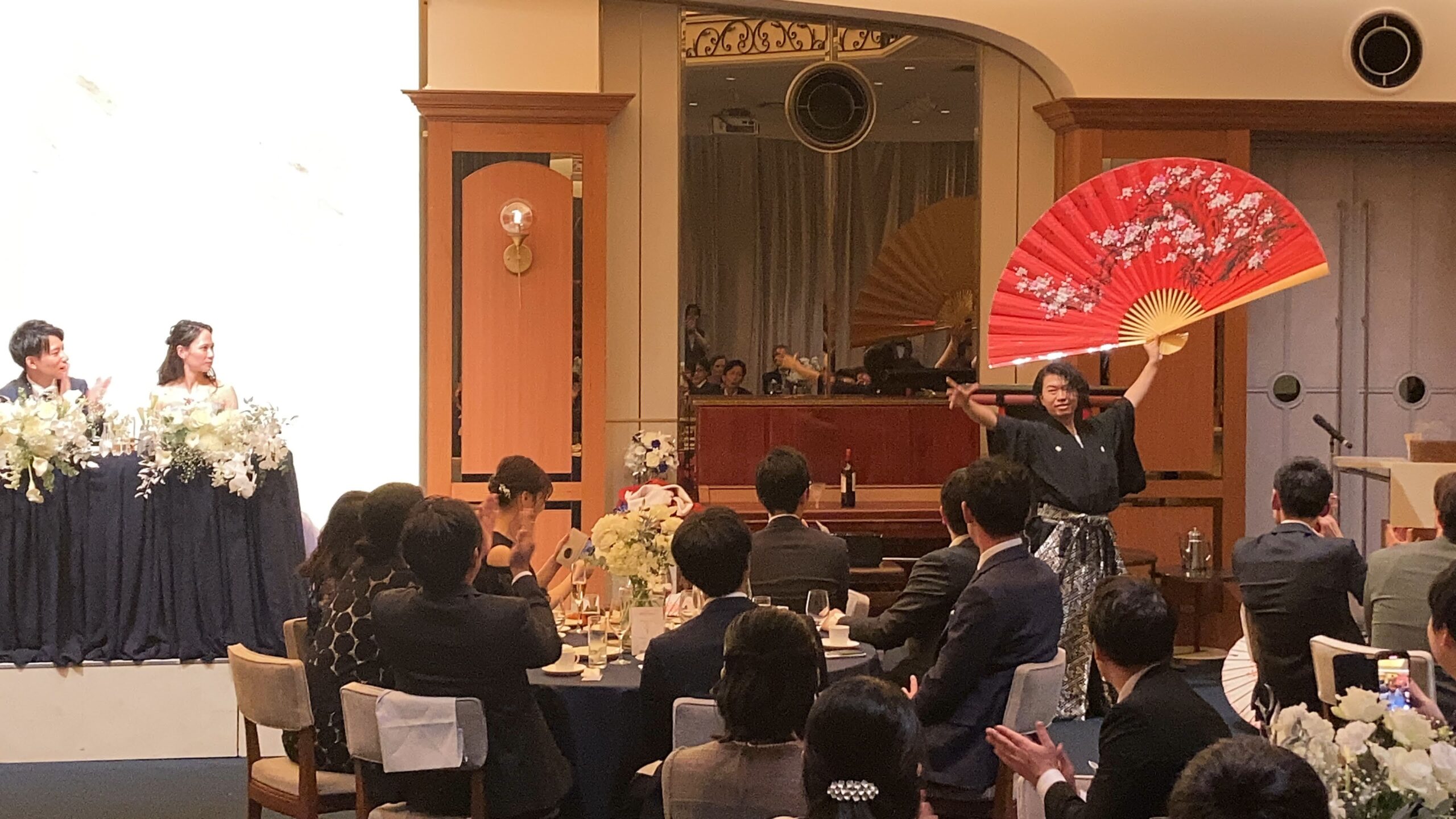 披露宴で和の演技を行う曜